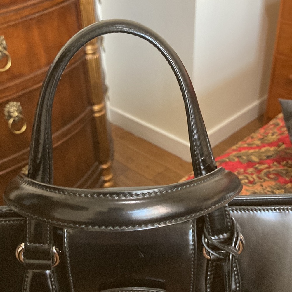 Black Gucci bag in very good condition. Absolutely gorgeous. - Picture 3 of 16